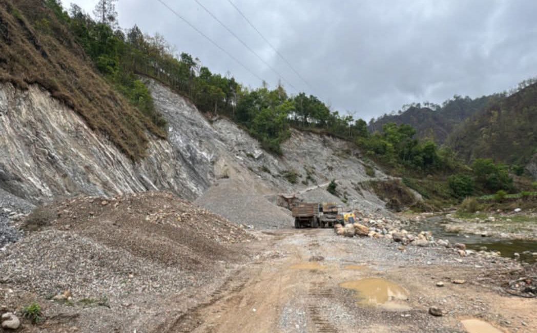 मापदण्ड पूरा नगरी सञ्चालित क्रसर उद्योगलाई जरिवाना
